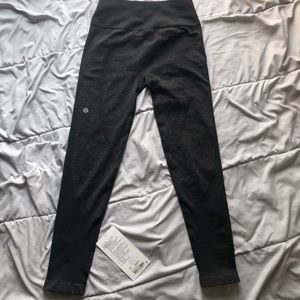 NWT Lululemon Free to Flow 7/8 Tight “Fleck”